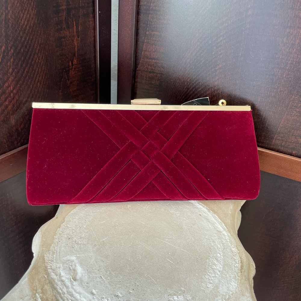 INC Velvet Kelsie Clutch 🍷